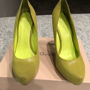 🎾A POP of color in your life!  4 1/2 inch heel 🎾